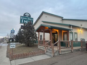 Property entrance - Lone Tree Inn  (Sidney)