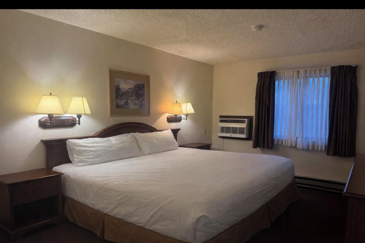 In-room safe, desk, iron/ironing board, free WiFi