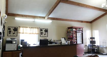 Lone Tree Inn