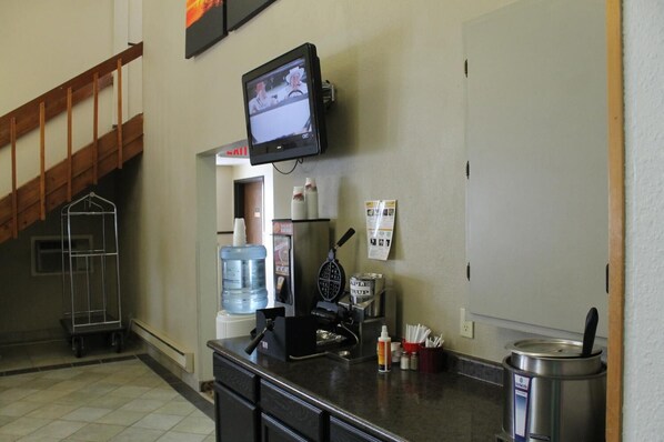 Lobby - Lone Tree Inn (Sidney)