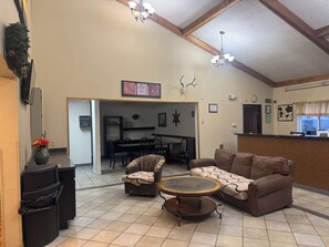 Free daily continental breakfast  - Lone Tree Inn Sidney By Hotel O (Sidney)