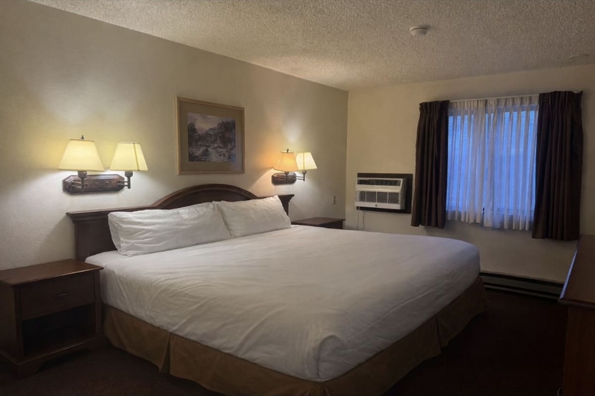 In-room safe, desk, iron/ironing board, free WiFi