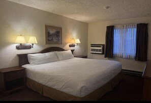 In-room safe, desk, iron/ironing board, free WiFi - Lone Tree Inn Sidney By Hotel O (Sidney)