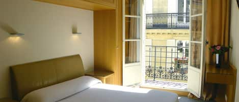 Classic Double Room | In-room safe, desk, free WiFi, bed sheets