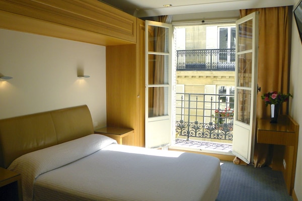 Habitación doble clásica | Caja de seguridad en la habitación, escritorio y wifi gratis