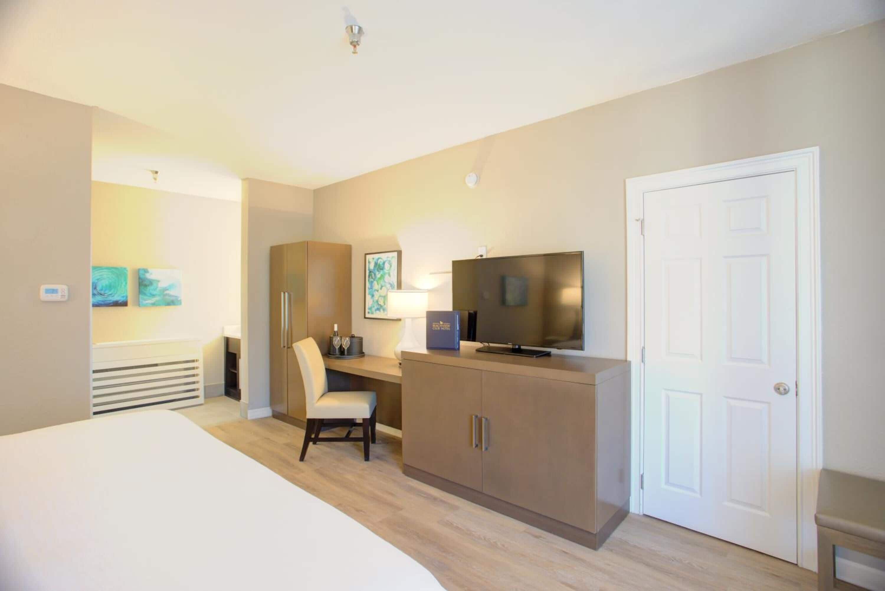 in-room safe, desk, soundproofing, bed sheets