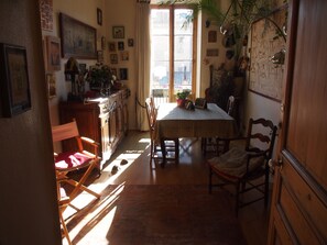 Daily continental breakfast (EUR 7.50 per person)