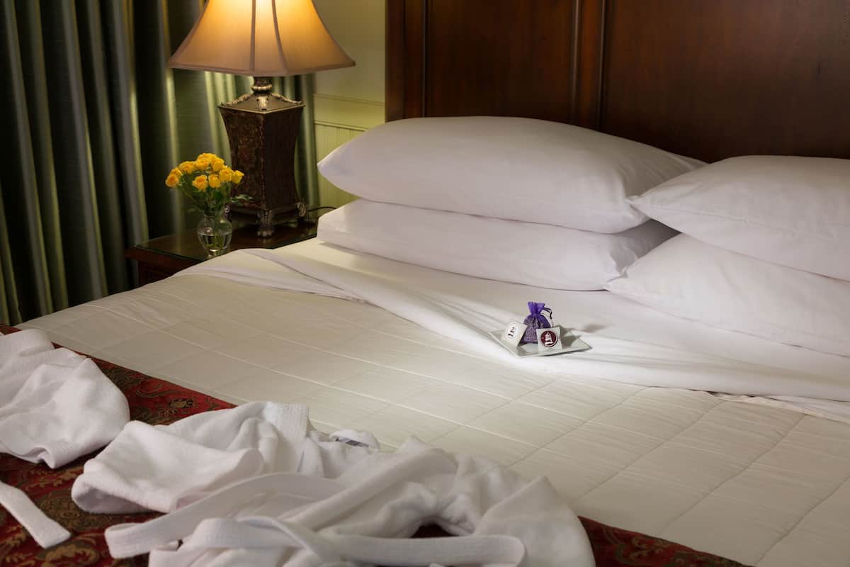 Waterfront Grand Suite, King Bed | 1 bedroom, Egyptian cotton sheets, hypo-allergenic bedding