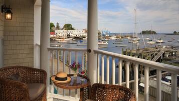 Waterview Grand Suite - Accessible | Terrace/patio