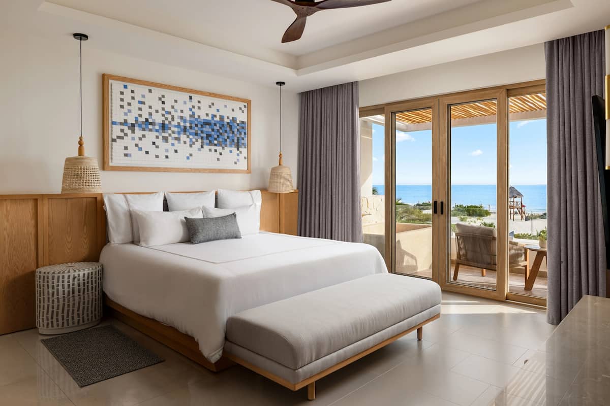 1 bedroom, premium bedding, in-room safe, desk