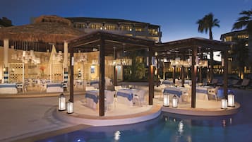 2 piscinas al aire libre, sombrillas, sillones reclinables de piscina