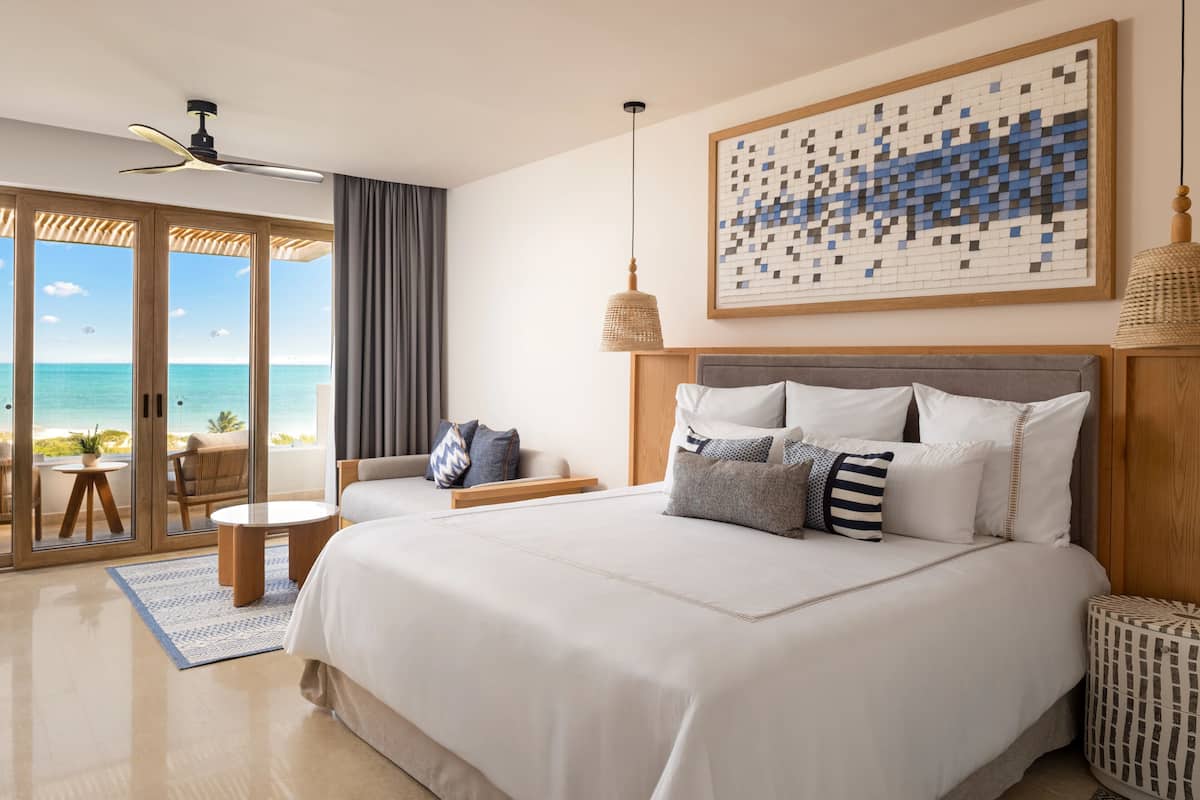 Junior Suite Ocean View - King Bed | 1 bedroom, premium bedding, in-room safe, desk