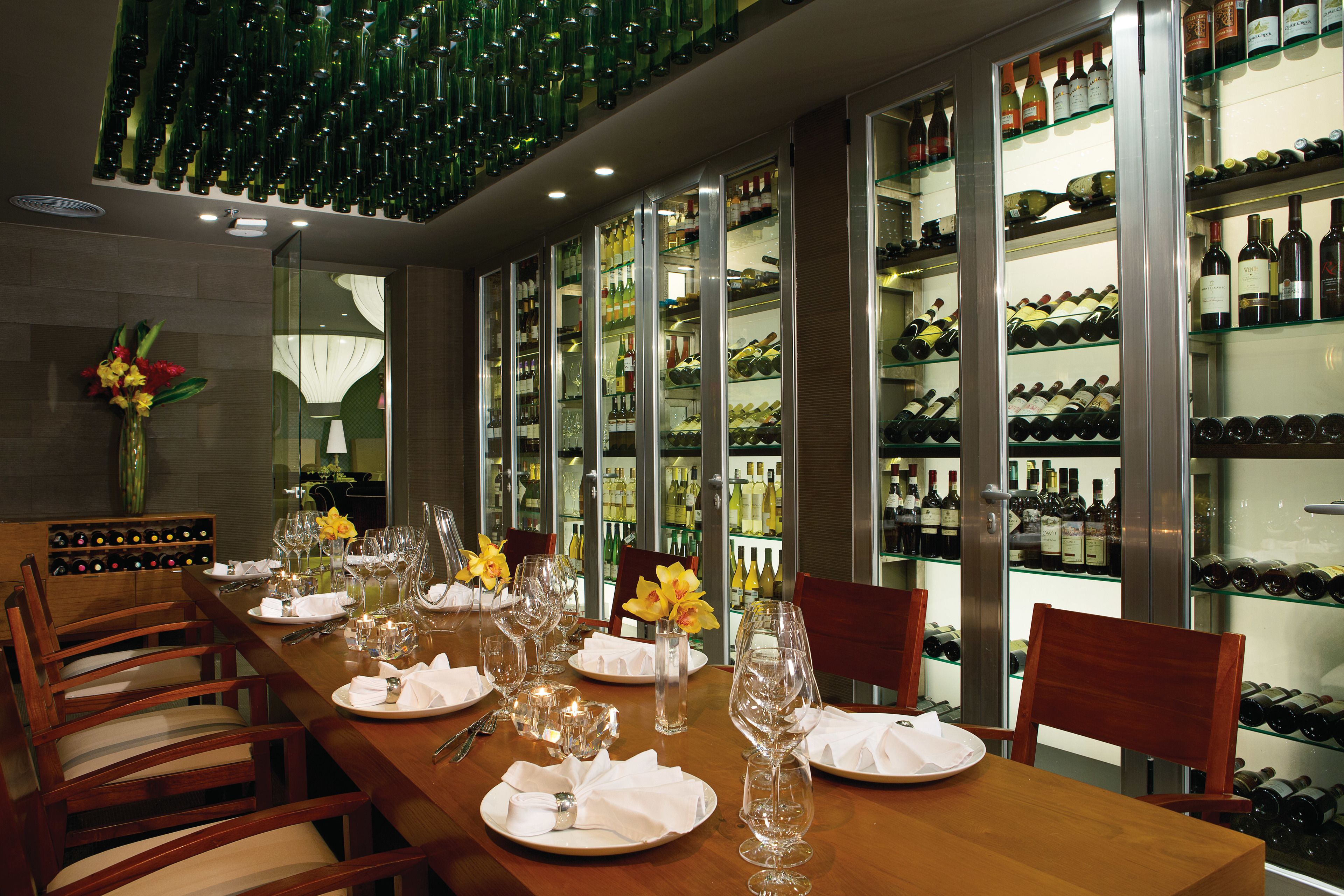 9 間餐廳；供應早餐、午餐、晚餐；多國菜