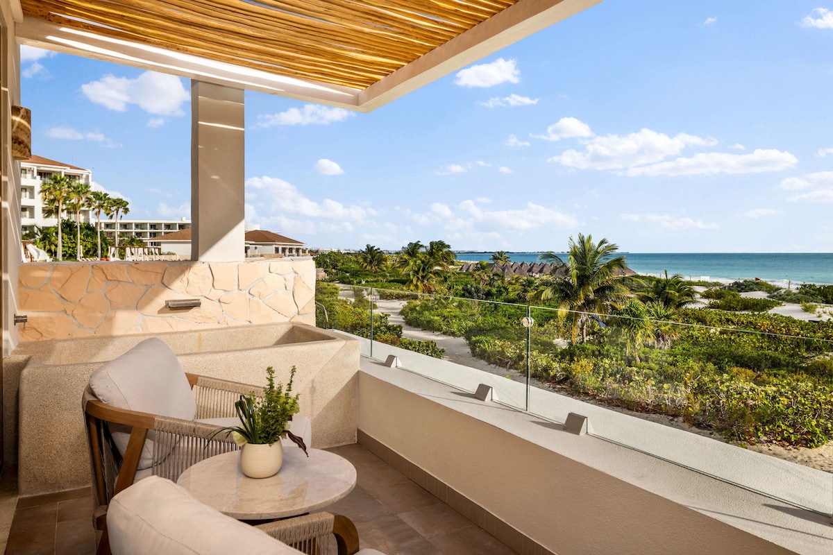 Preferred Club Junior Suite Ocean View Swim Out - King | 1 bedroom, premium bedding, in-room safe, desk