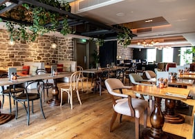 Kahvaltı, öğle yemeği, akşam yemeği sunulur, Britanya Mutfağı