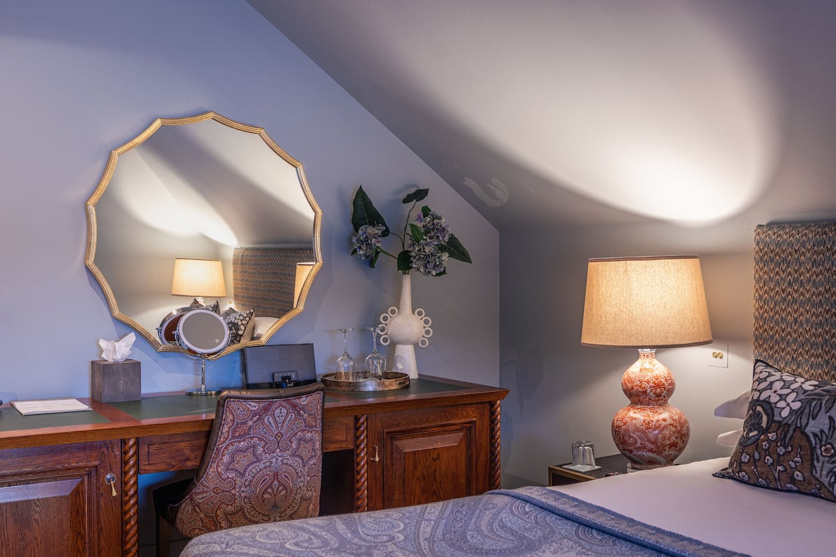 standard double room | minibar, in-room safe, desk, soundproofing