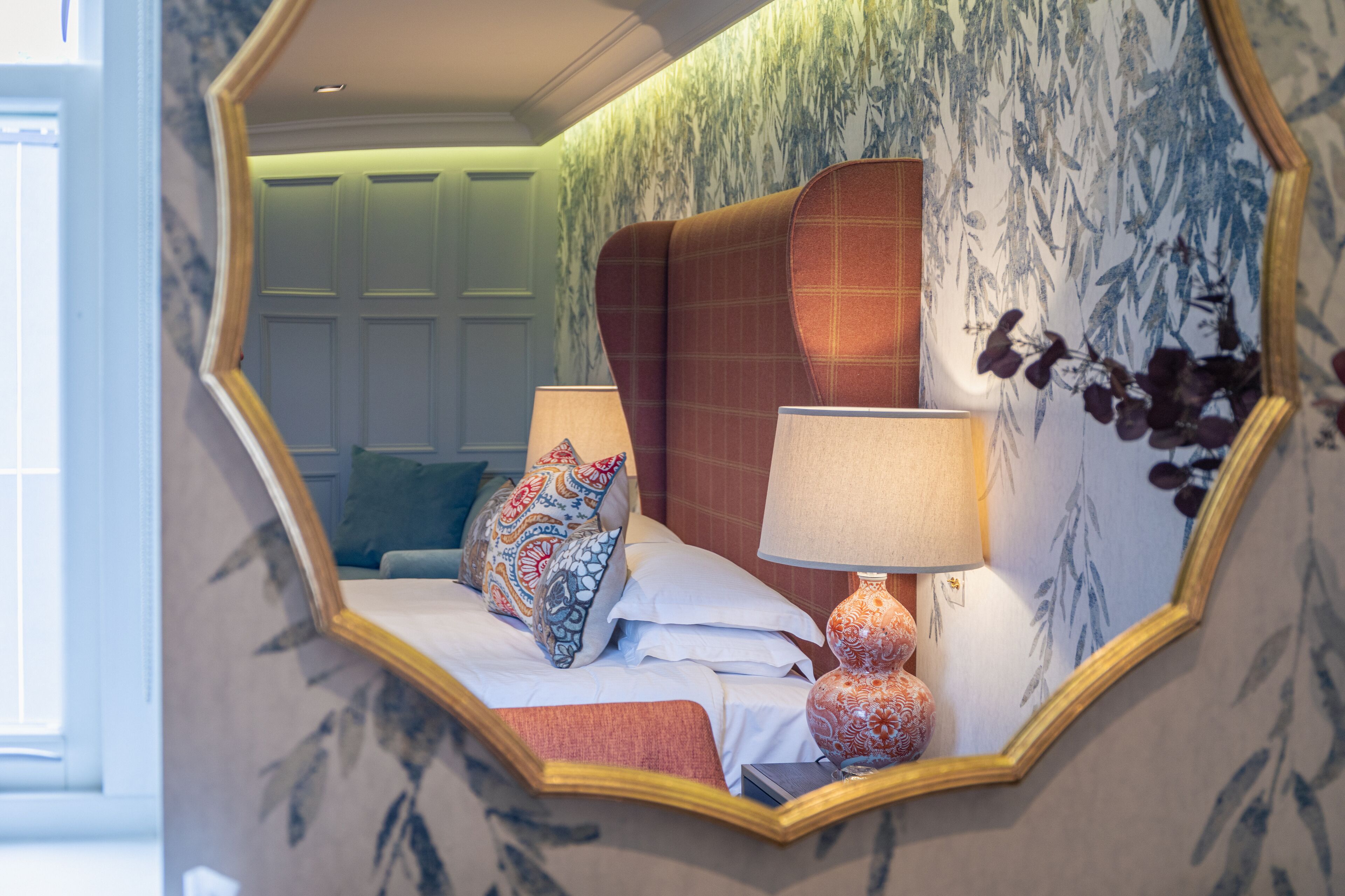 deluxe double room | minibar, in-room safe, desk, soundproofing