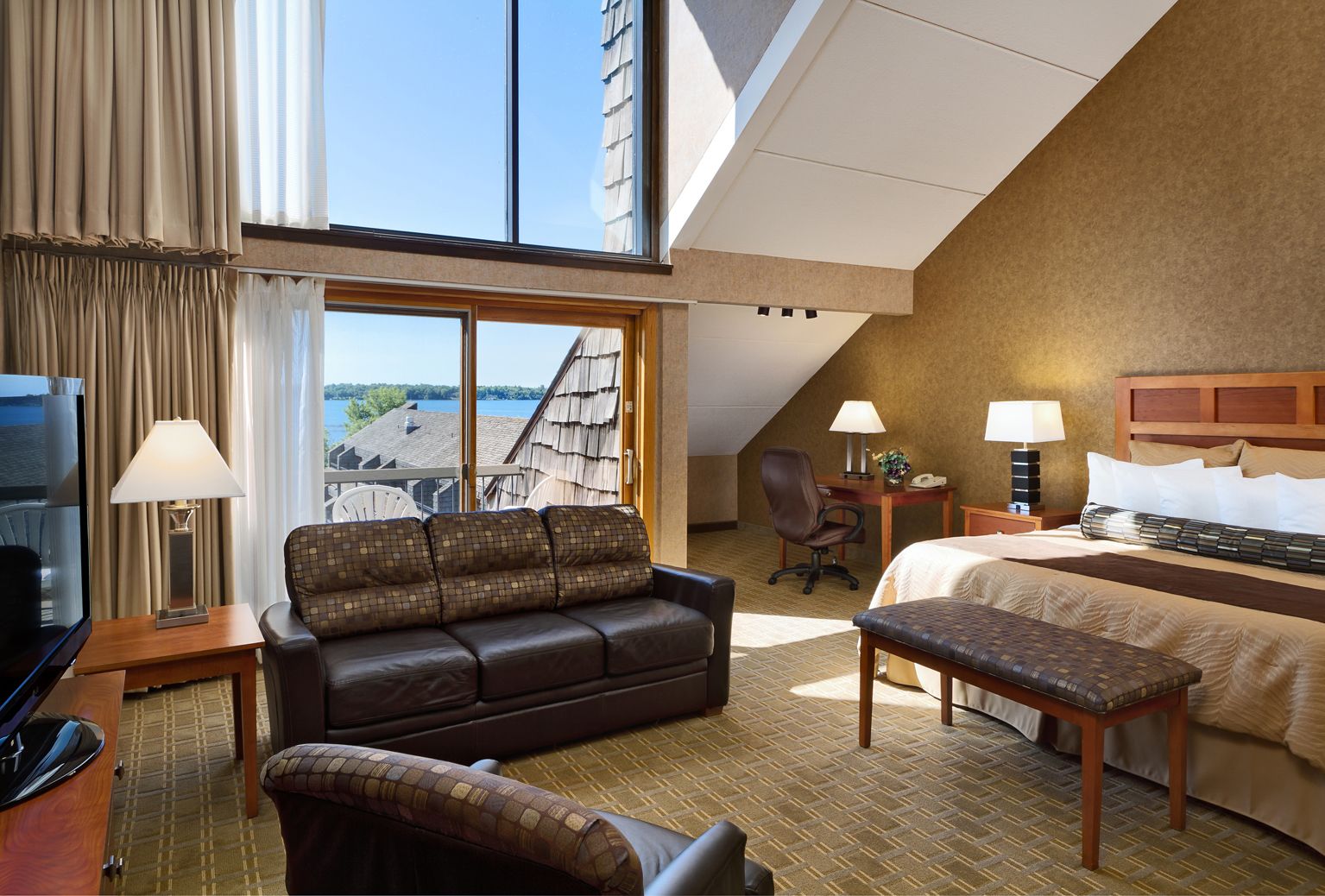 Executive Room | Desk, laptop workspace, iron/ironing board, free WiFi