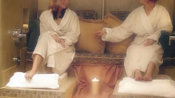 Salas de tratamiento para parejas y tina de hidromasaje