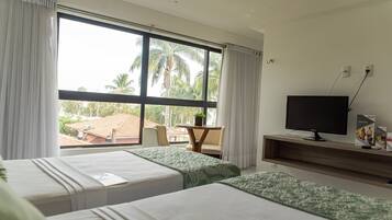 Minibar, decoración personalizada, cortinas blackout y wifi gratis