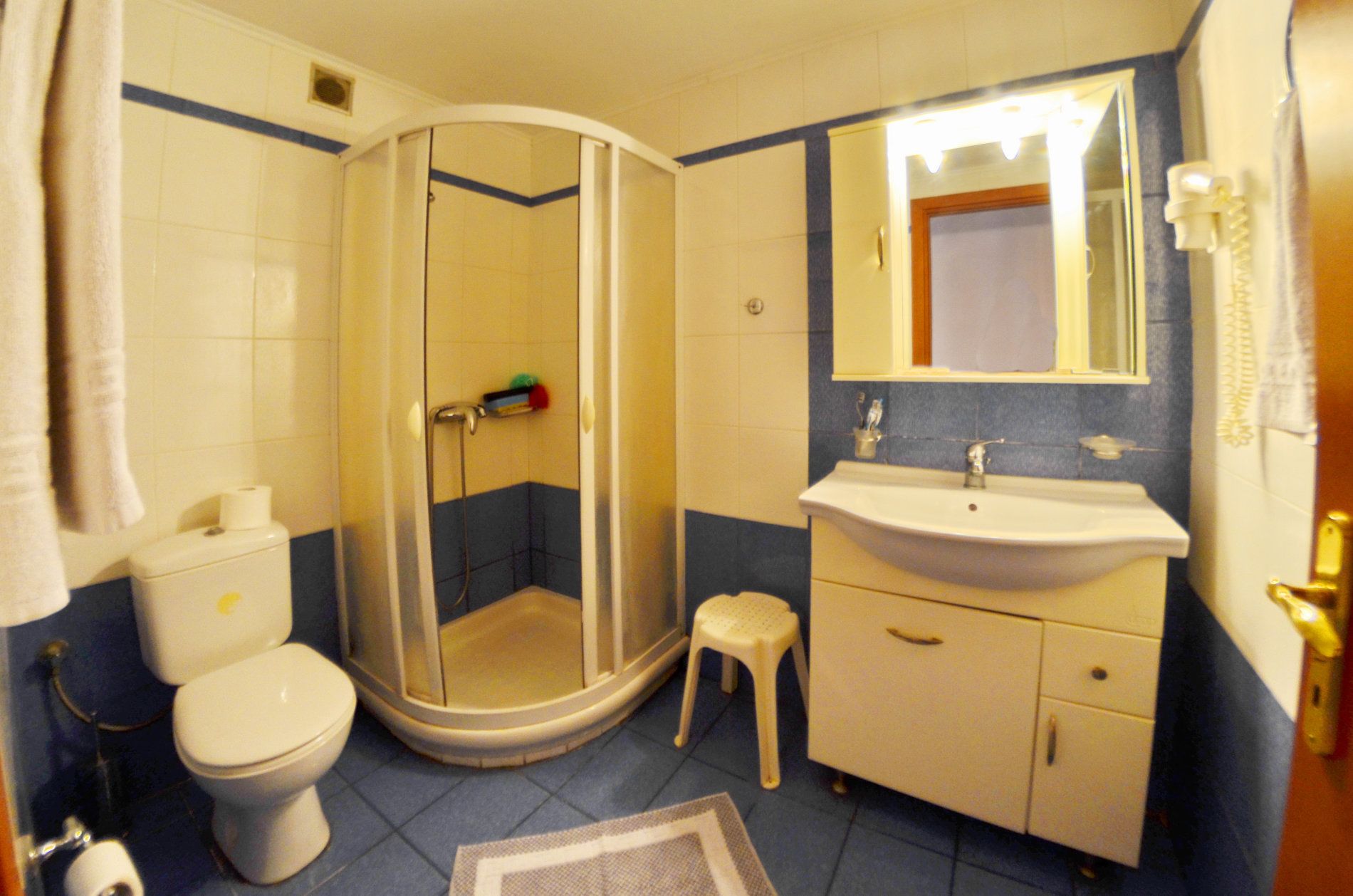 triple room | bathroom | shower, free toiletries, hair dryer, towels