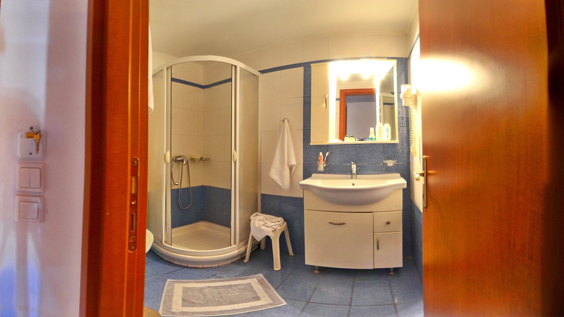 standard room | bathroom | shower, free toiletries, hair dryer, towels
