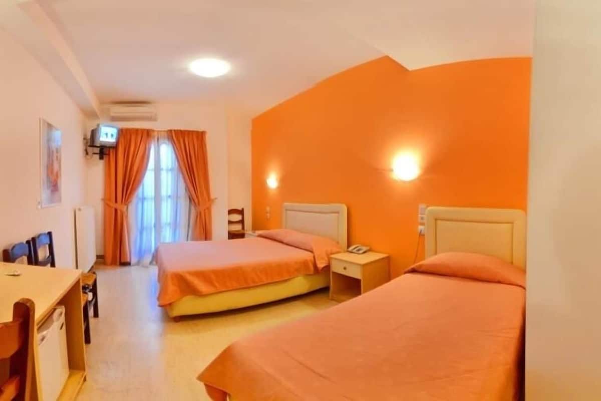 in-room safe, desk, blackout curtains, free wifi