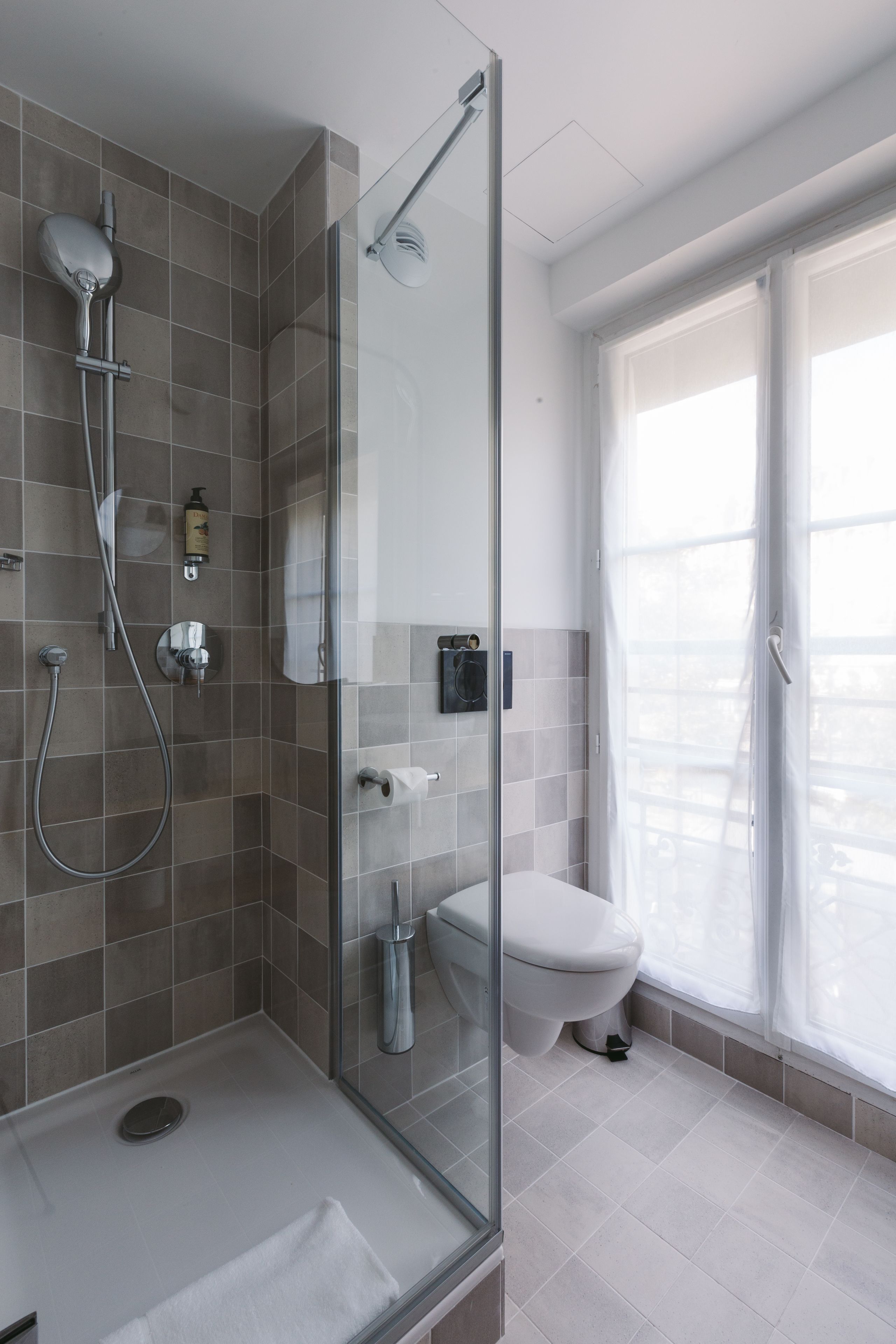 flirtatious room | bathroom | shower, free toiletries, hair dryer, towels