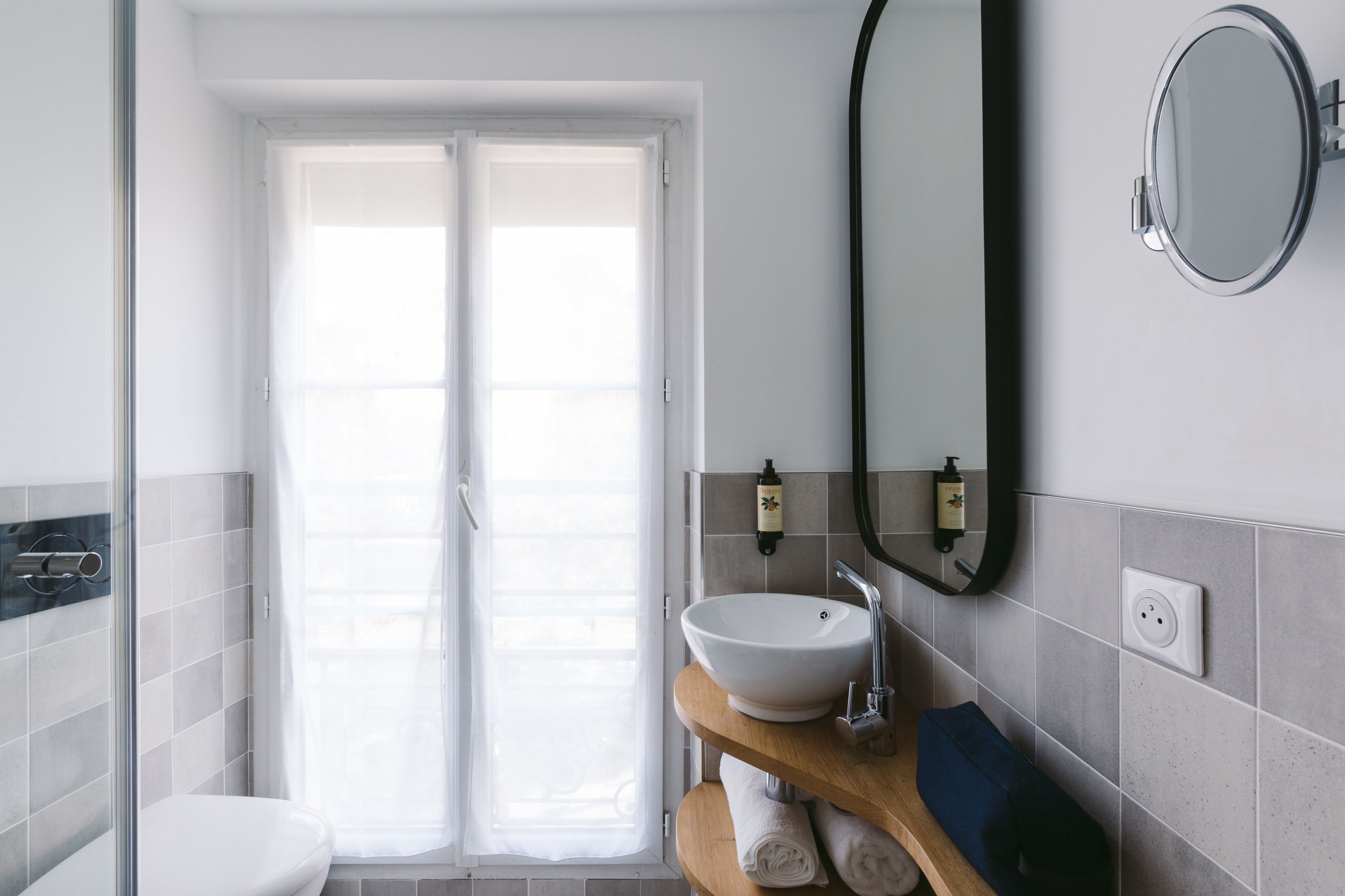 flirtatious room | bathroom | shower, free toiletries, hair dryer, towels