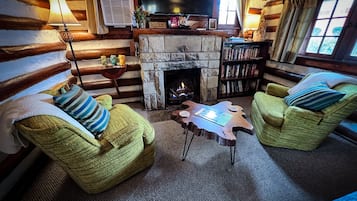 Kabin Deluks, 1 Tempat Tidur Queen (Cozy Log Cabin) | Seprai premium dan didekorasi berbeda-beda