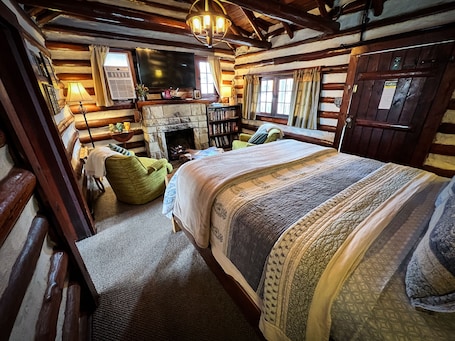 Deluxe Cabin, 1 Queen Bed (Log Cabin) | Premium bedding, individually decorated, individually furnished