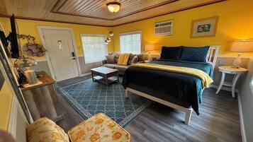 Deluxe Cottage, 1 bedroom (Cookie's Kitchen Cottage) | Premium bedding, individually decorated, individually furnished