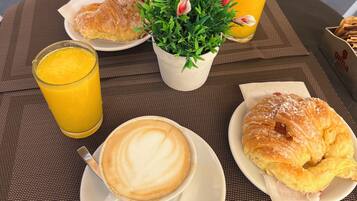 Tägliches inbegriffenes kontinentales Frühstück