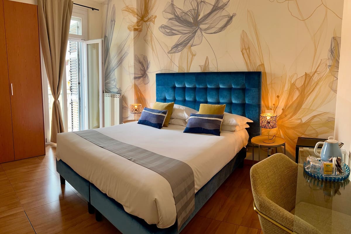 Minibar, in-room safe, desk, iron/ironing board