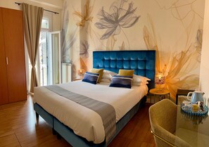 Doppelzimmer, 1 Doppelbett, Balkon | Minibar, Zimmersafe, Schreibtisch, Bügeleisen/Bügelbrett