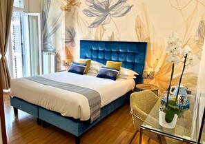 Doppelzimmer, 1 Doppelbett, Balkon | Minibar, Zimmersafe, Schreibtisch, Bügeleisen/Bügelbrett