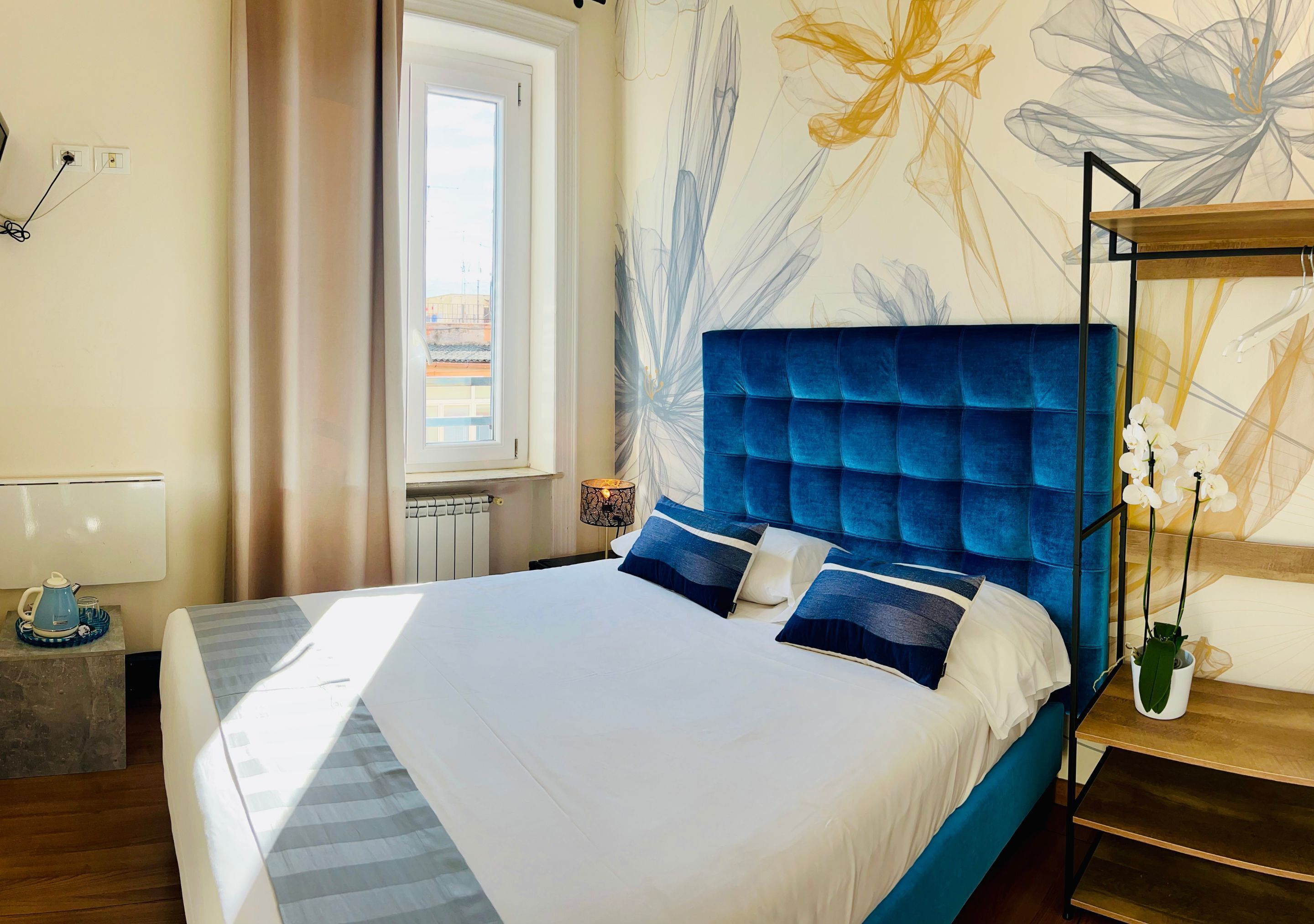 Double Room Single Use | Minibar, in-room safe, desk, iron/ironing board