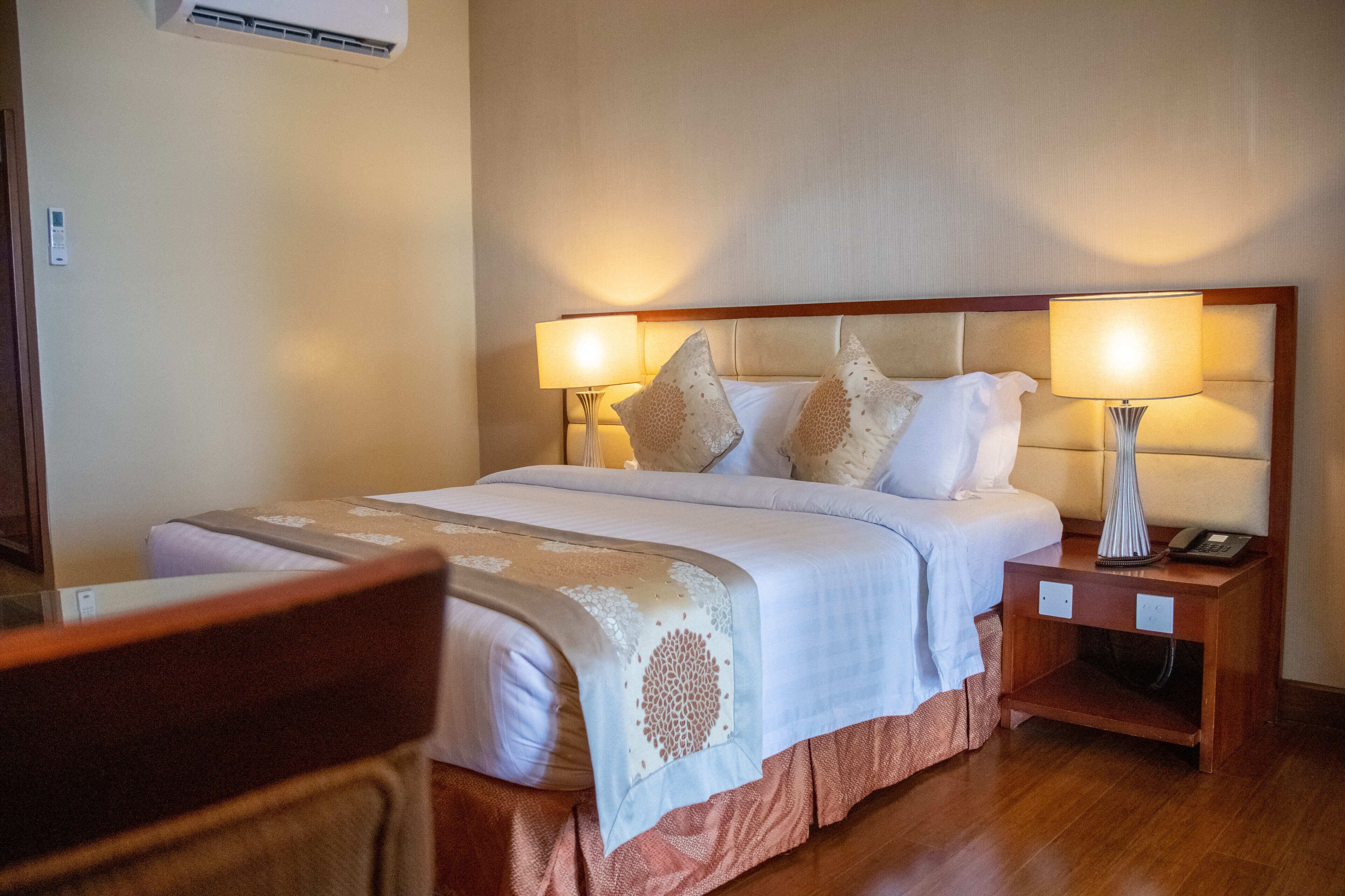 deluxe room | premium bedding, down duvets, in-room safe, desk