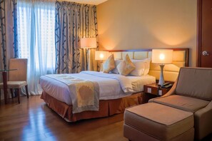 Superior-Zimmer | Hochwertige Bettwaren, Daunenbettdecken, Zimmersafe, Schreibtisch