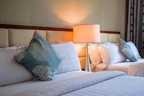 Premium bedding, down duvets, in-room safe, desk - The Avenue Plaza Hotel (Naga)