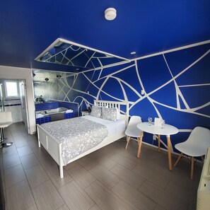 Iron/ironing board, free WiFi, bed sheets - Auberge St. Jacques (Montreal)
