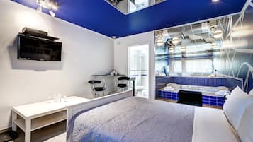 Superior Room, 1 Queen Bed, Non Smoking, Jetted Tub