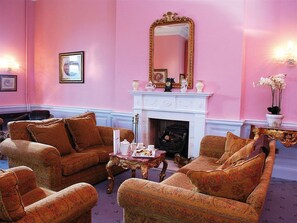 Lobby sitting area - Branston Hall Hotel (Lincoln)