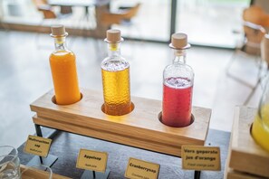 Tägliches Frühstücksbuffet gegen Gebühr