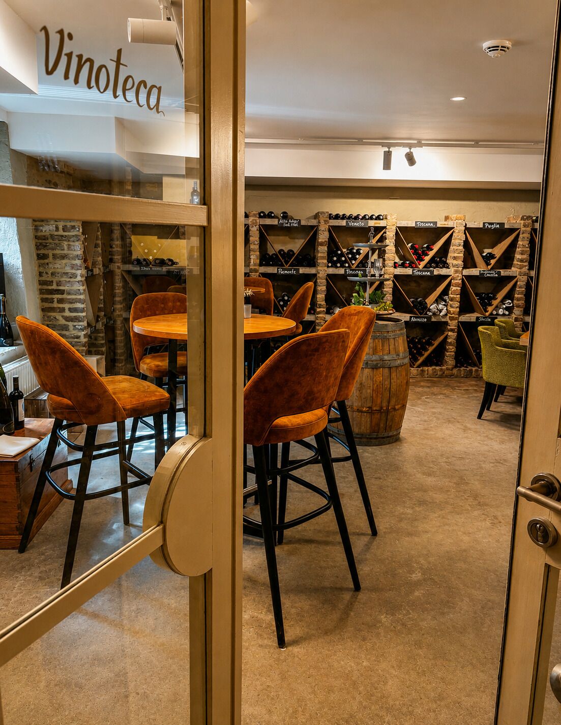 2 restauranter: lunsj og middag serveres