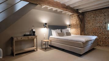 Suite junior | Ropa de cama de alta calidad y caja de seguridad en la habitación