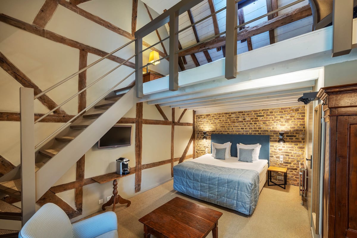 junior suite | premium bedding, in-room safe, individually decorated, free wifi