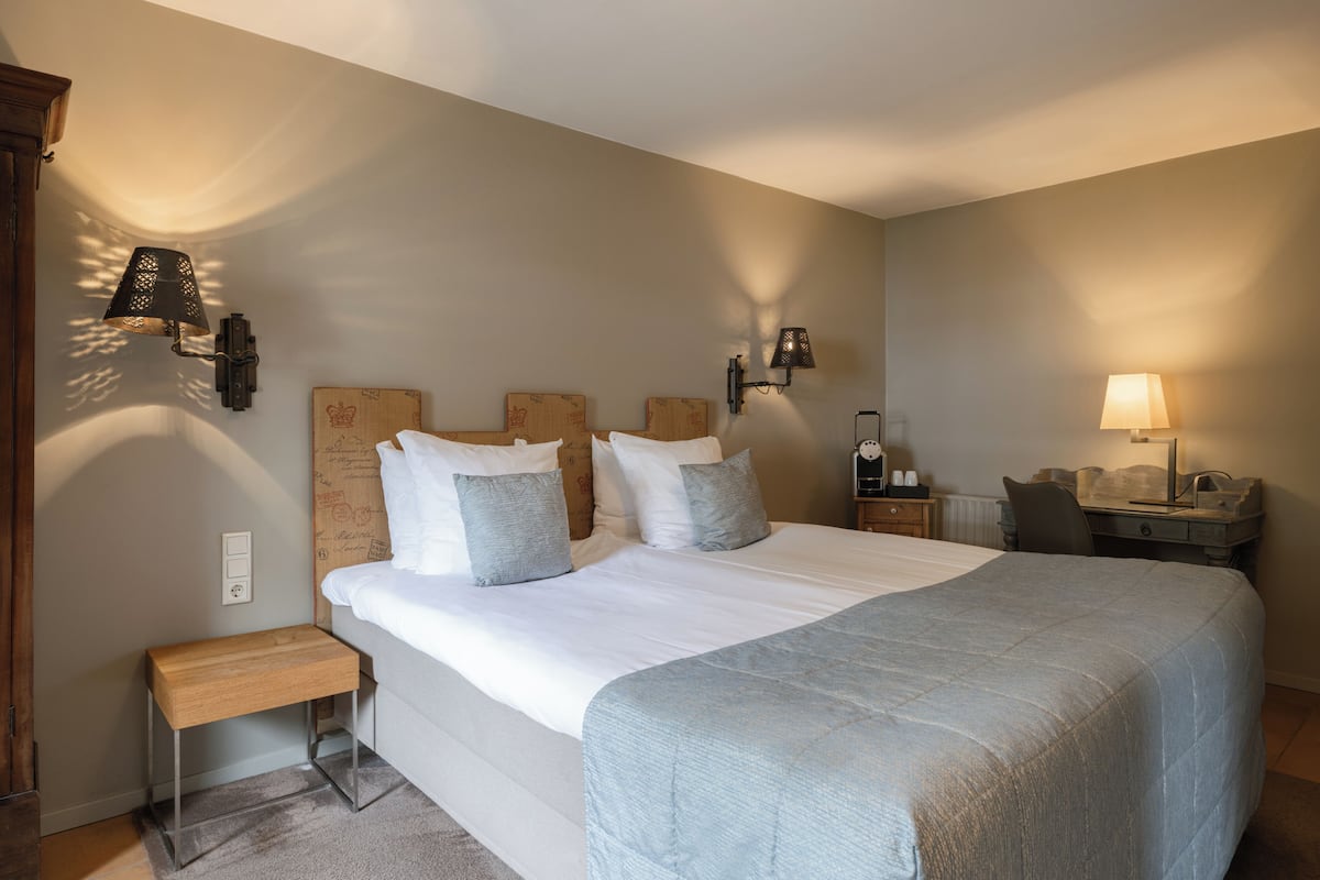 Deluxe Double Room | Premium bedding, in-room safe, WiFi (free), individually decorated