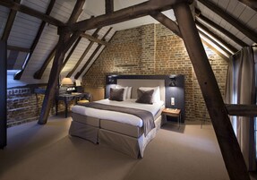 Premium bedding, in-room safe, individually decorated, free WiFi