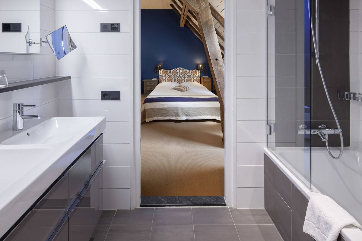 premium room | premium bedding, in-room safe, individually decorated, free wifi